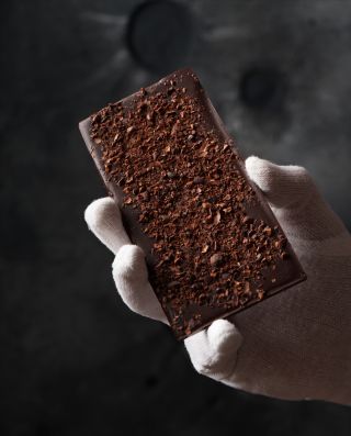 Pod světlem Měsíce vznikají ty nejkrásnější věci. 🌙 Ručně vyráběná čokoláda, která spojuje poctivost, fantazii a kousek...