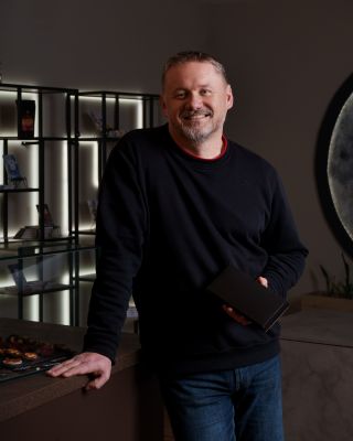 Za každou tabulkou stojí ruce, které znají čokoládu do posledního detailu. 💫 Seznamte se s naším kapitánem - Michalem,...